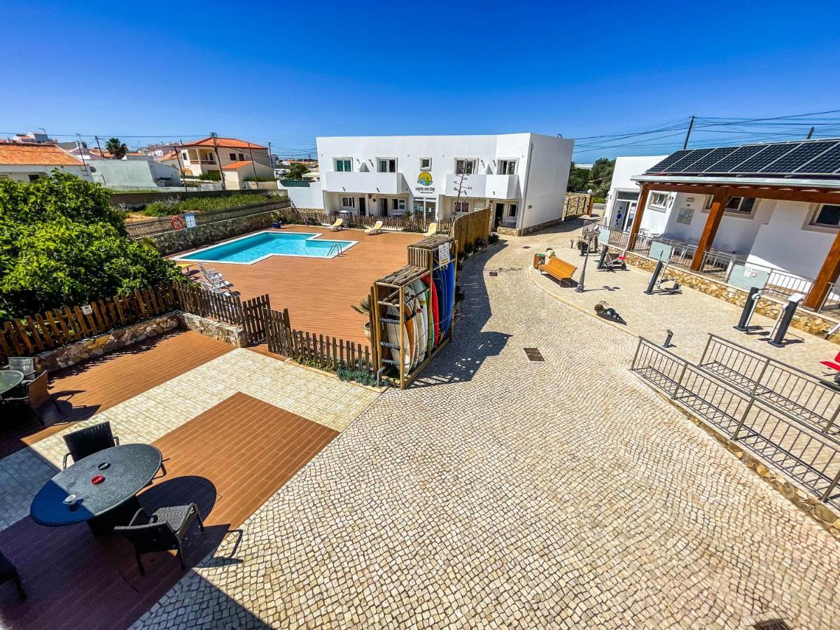 Hostel Sun - Surf Camp & *