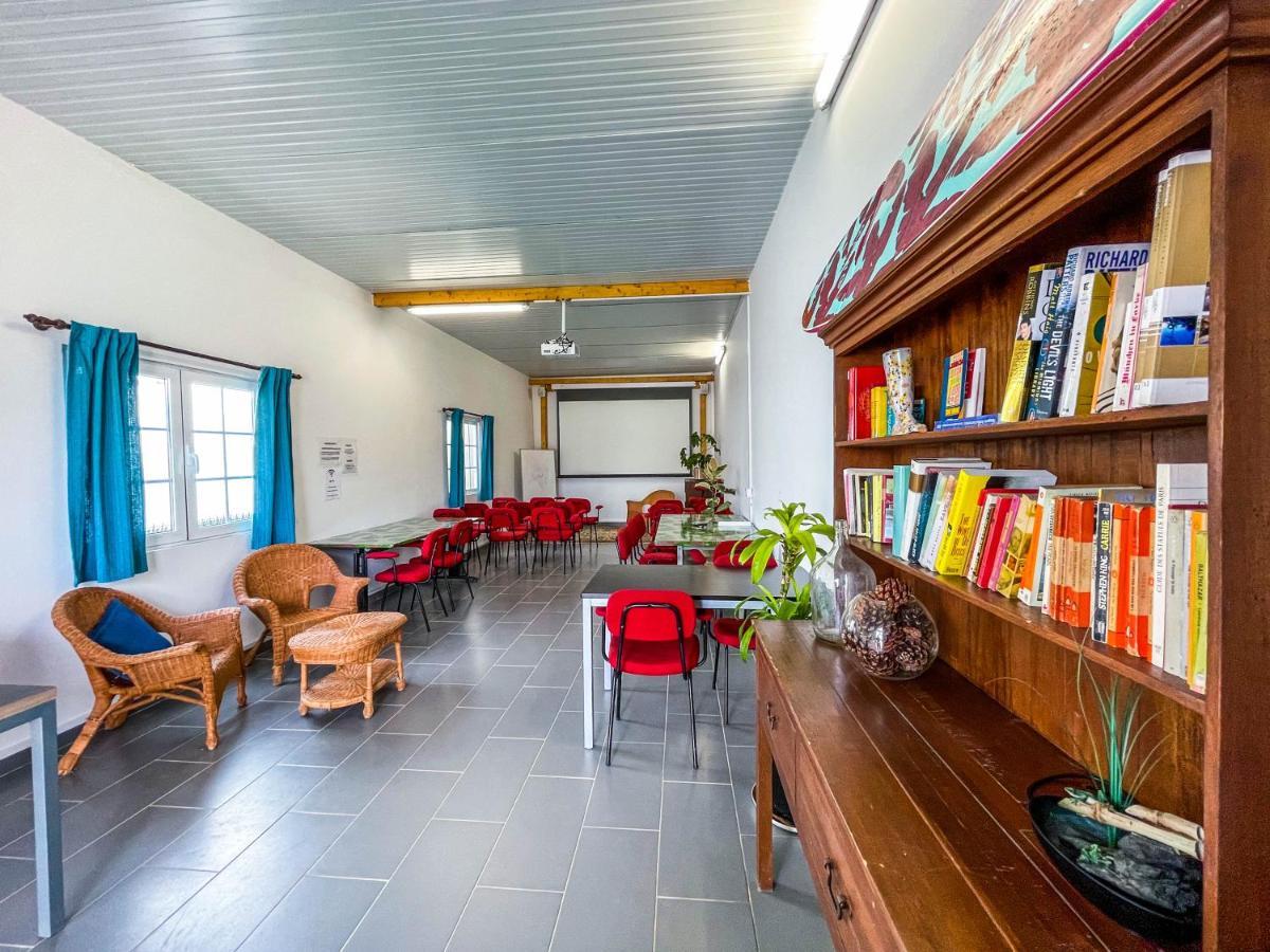 Sun - Surf Camp & Hostel *