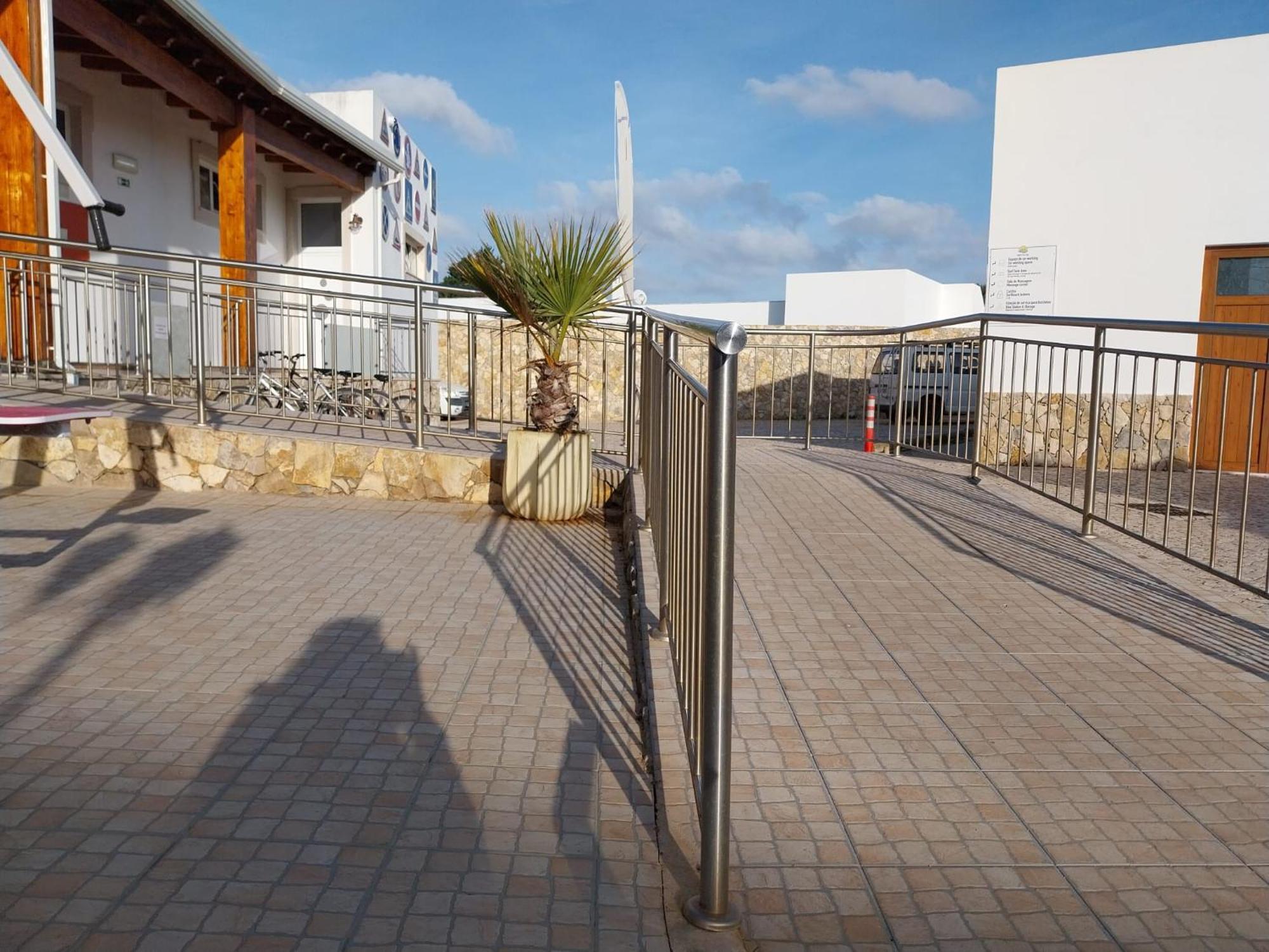 Sun - Surf Camp & Hostel *